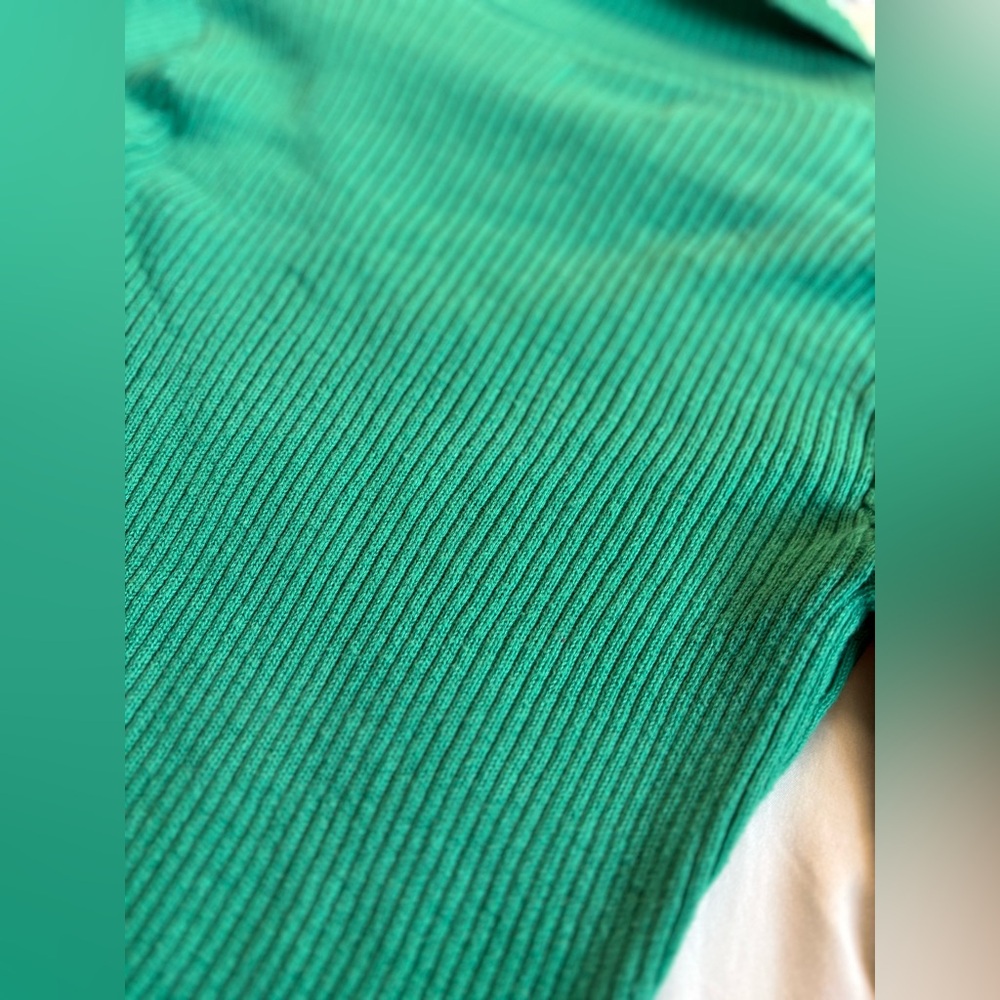 Hollister Green Ribbed V-Neck Sweater - Picture 4 of 4
